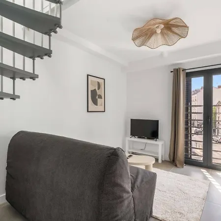 Duplex Proche De Paris, Calme Et Moderne アパート